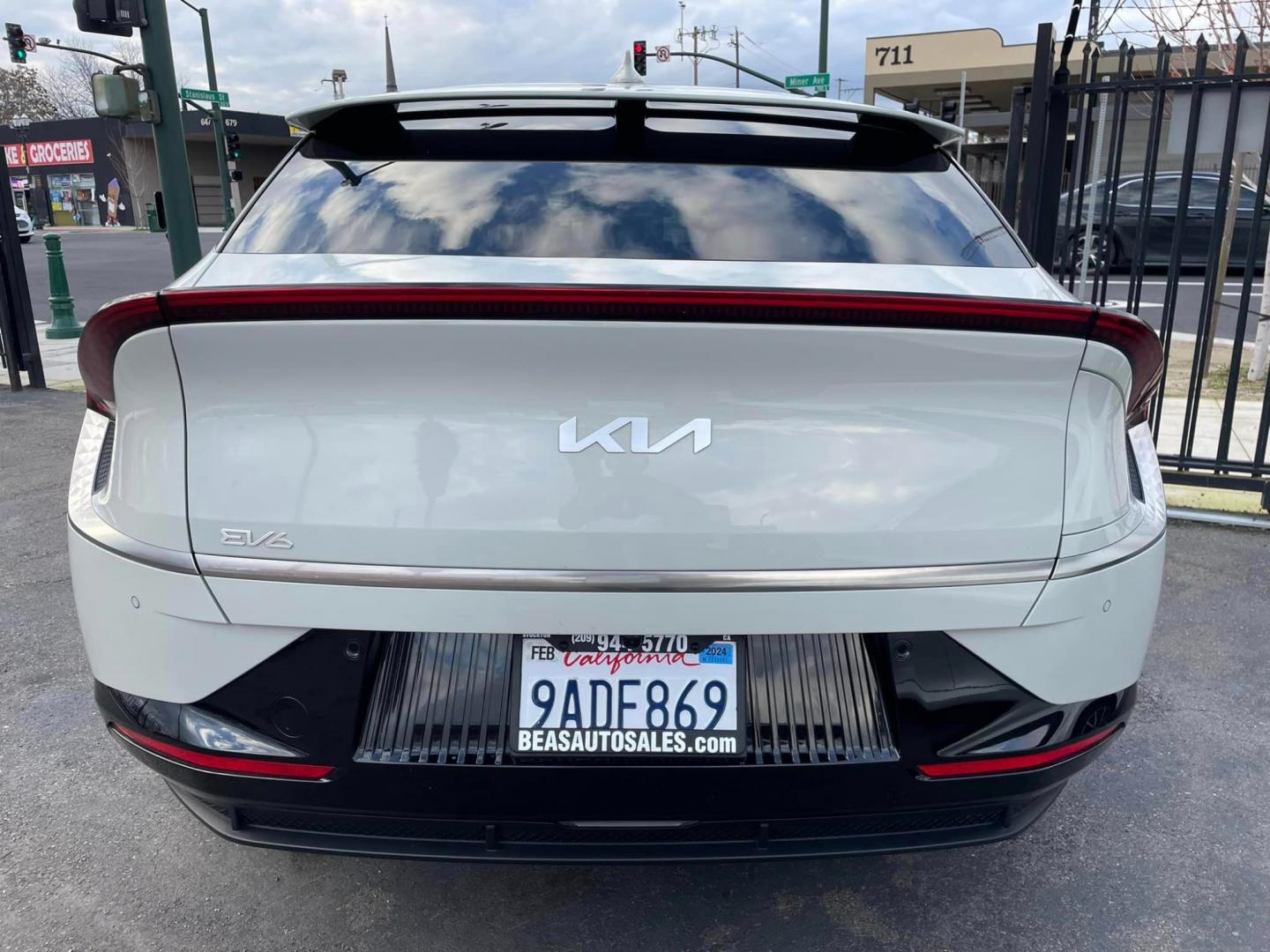 2022 GLACIER /BLACK/DEEP GREEN TWO-TONE Kia EV6 GT-Line (KNDC3DLCXN5) , located at 744 E Miner Ave, Stockton, CA, 95202, (209) 944-5770, 37.956863, -121.282082 - Photo#11